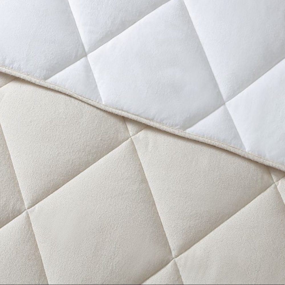 UGG Comforter Set! Minimalist boho Vibes - Picture 4 of 7